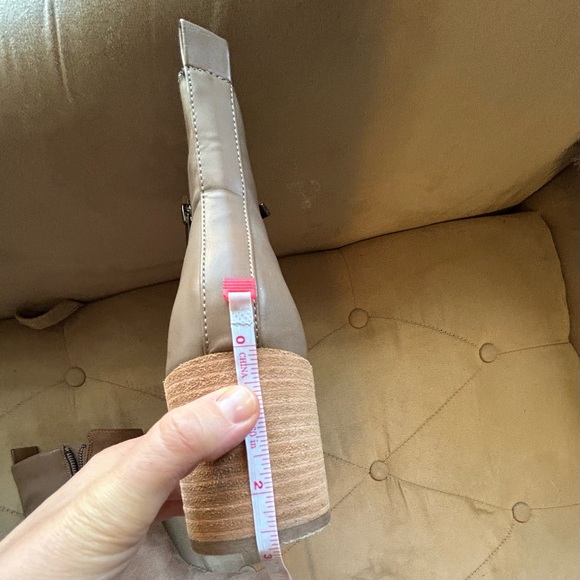 Madden Girl Winwood Women’s 9 Tan Ankle Taupe Bootie Boots - Picture 5 of 10